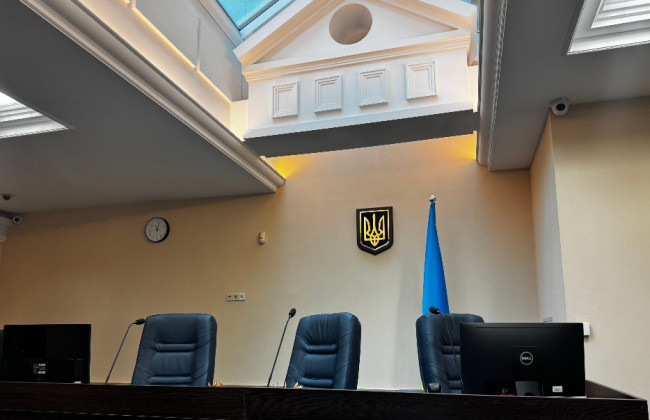Помощник судьи работает в режиме ненормированного рабочего времени, а в случае необходимости осуществляет полномочия секретаря судебного заседания – новая должностная Инструкция помощника судьи ВАКС