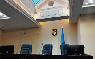 Помощник судьи работает в режиме ненормированного рабочего времени, а в случае необходимости осуществляет полномочия секретаря судебного заседания – новая должностная Инструкция помощника судьи ВАКС