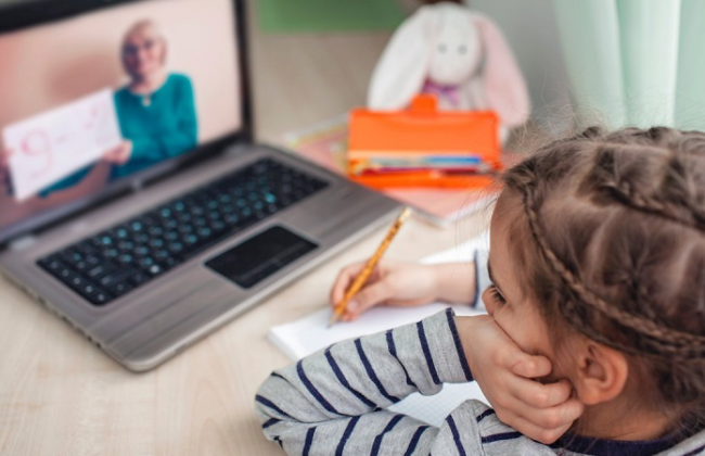 Через обстріли Полтави частина шкіл перейшла на дистанційне навчання