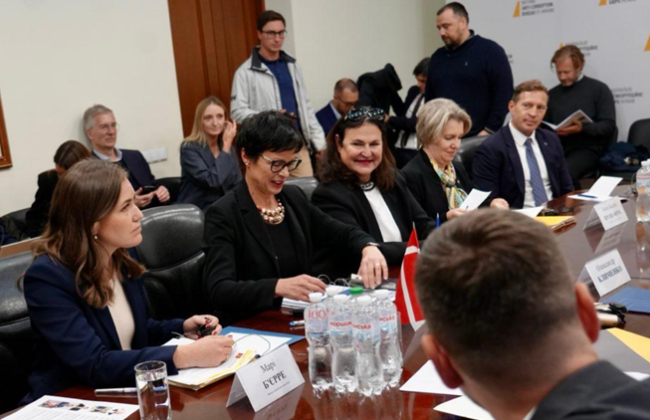 В Єврокомісії вважають, що Україна може далі проводити реформи, не чекаючи офіційних кроків від ЄС щодо вступу