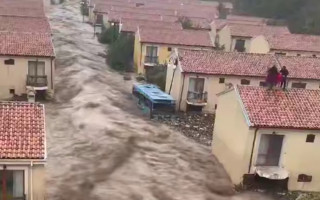 Болгарію накрила масштабна повінь — затопило низку курортів, відео
