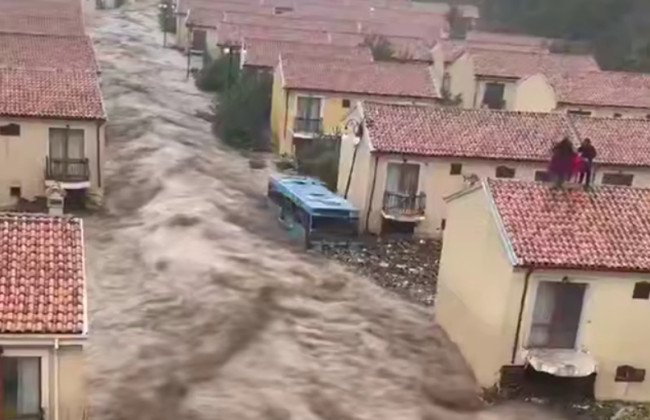 Болгарію накрила масштабна повінь — затопило низку курортів, відео