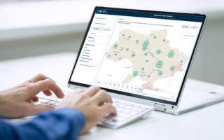 Выписку из Госгеокадастра относительно вещных прав на земельный участок можно получить в электронной форме