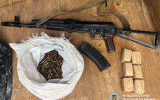 В Житомирской области будут судить мужчину, который продал автомат Калашникова и почти 400 патронов