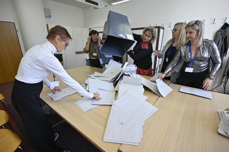 У Чехії рух ANO лідирує на парламентських виборах — попередні результати підрахунку голосів
