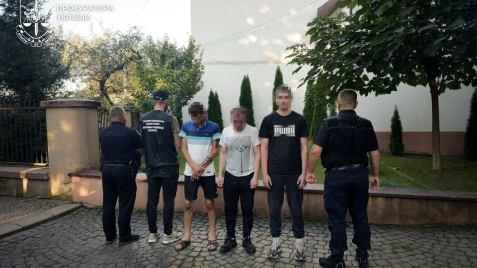 На Закарпатті чоловік за 18 тисяч доларів хотів переправити двох ухилянтів за кордон