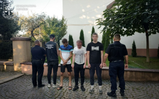 На Закарпатті чоловік за 18 тисяч доларів хотів переправити двох ухилянтів за кордон