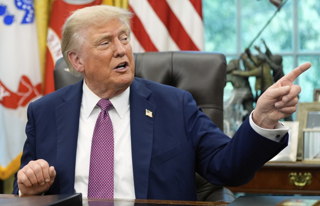 Тысяча от Трампа: президент США пообещал раздать американцам по 1000 долларов