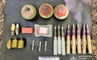 В Ровенской области раскрыли схрон с военным арсеналом: среди изъятого — автомат, гранаты и снаряды