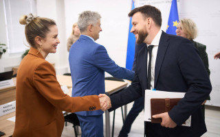 Правительство анонсирует новую модель социального жилья при поддержке Европейского инвестиционного банка