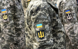 В Одесі цивільні та працівники «швидкої» заблокували бус ТЦК – відео