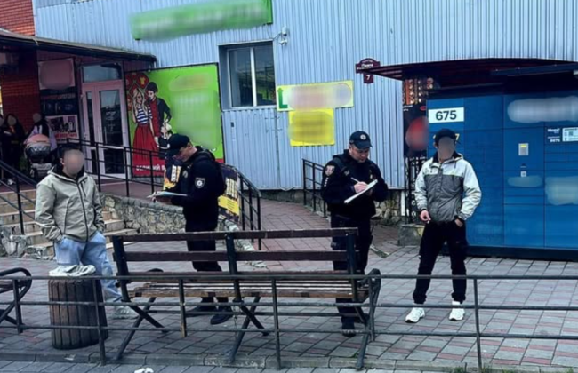 В Виннице у торгового центра мужчина выстрелил 21-летнему парню в лицо — его задержали