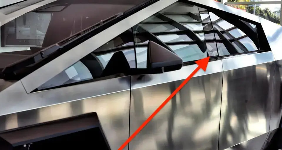 Сім’ї загиблих у Tesla Cybertruck подали позови до суду через небезпечні конструкції дверей