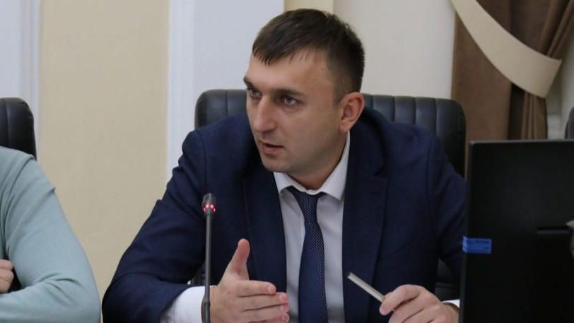 Экс-директора департамента закупок Минобороны Хмельницкого подозревают в переплате более 300 млн грн за воду для ВСУ