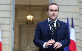 Прем’єр-міністр Франції Лекорню подав Макрону заяву про відставку, він її прийняв — Le Figaro