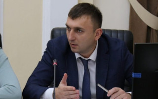 Экс-директора департамента закупок Минобороны Хмельницкого подозревают в переплате более 300 млн грн за воду для ВСУ