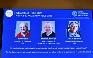 Нобелевскую премию 2025 года по физике получили Джон Кларк, Мишель Деворе и Джон Мартинис