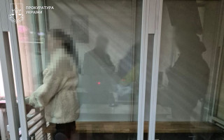 Жінка з Дніпра втягнула сина в «дорослі відео» та віддала дитину іноземцю для розбещення