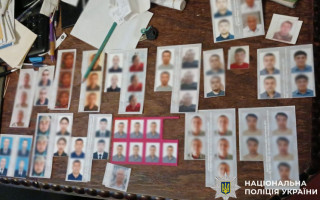 У Києві підприємець за 4500 доларів фіктивно працевлаштовував іноземців для легалізації в Україні
