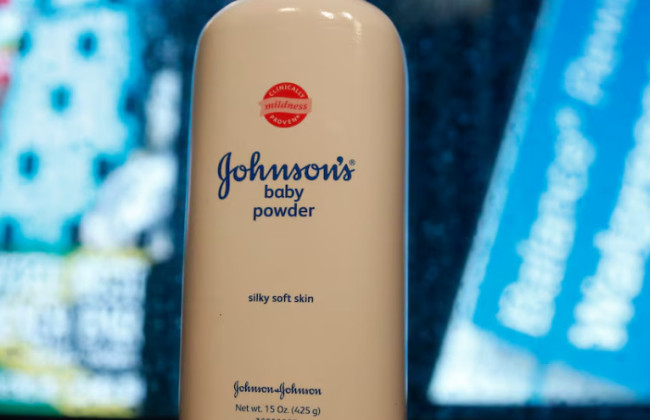 В США компанию Johnson and Johnson обязали выплатить 966 миллионов долларов по делу о детской присыпке