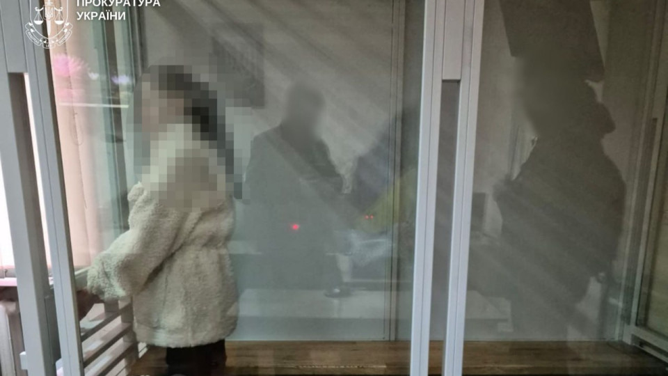 Жінка з Дніпра втягнула сина в «дорослі відео» та віддала дитину іноземцю для розбещення