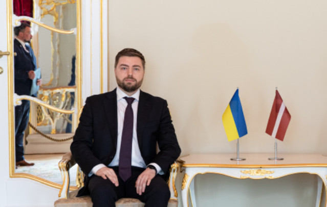 Владимир Зеленский уволил Анатолия Куцевола с должности посла в Латвии