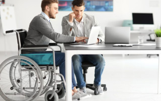 С 1 января органы власти обяжут предлагать рабочие места для лиц с инвалидностью — вступит в силу новый закон
