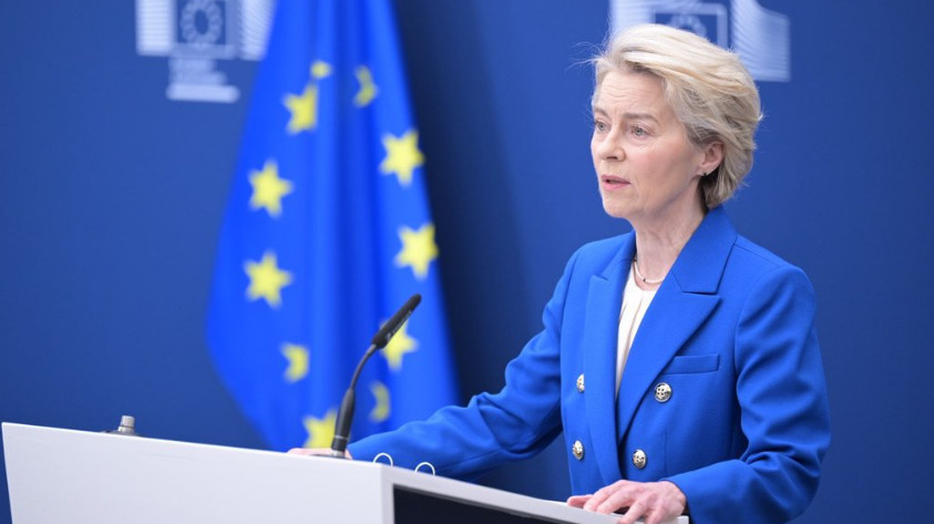 Европарламент не поддержал вотумы недоверия Урсуле фон дер Ляйен, она остается на должности
