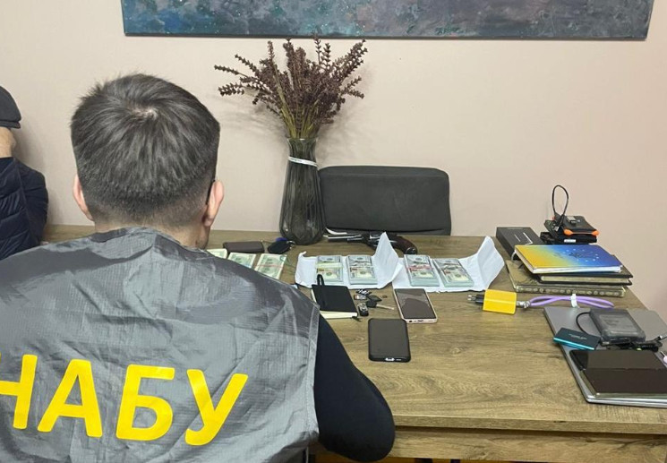 3,5 млн доларів за закриття справи — НАБУ та САП повідомили про підозру прокурору ОГП та адвокатам