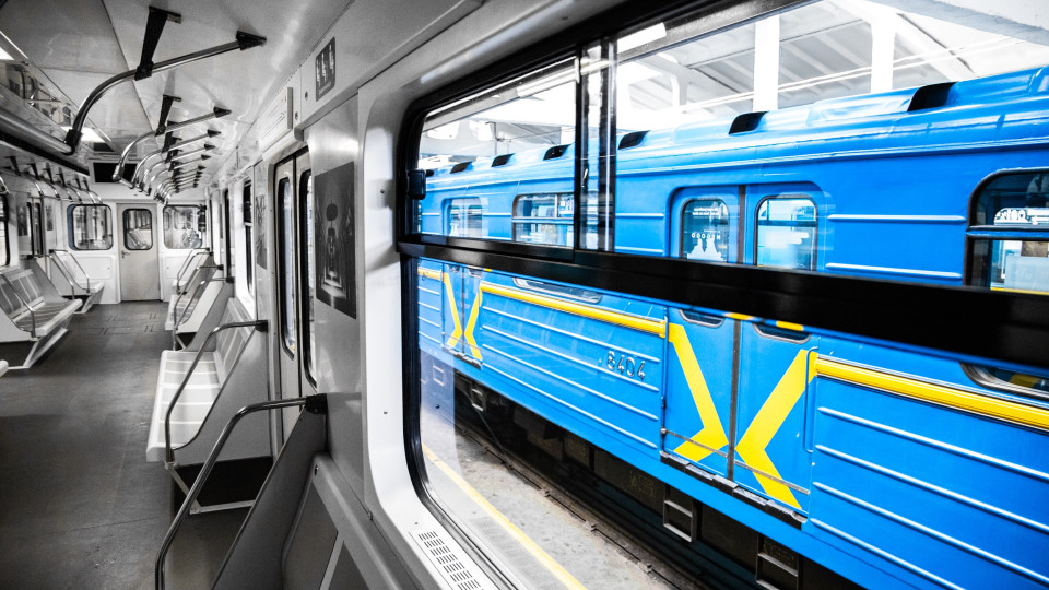На червоній та синій лініях метро у Києві скоротили інтервали руху поїздів