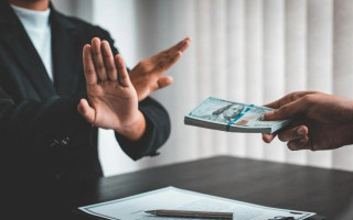 Одночасне твердження стороною захисту про те, що особа не отримувала хабаря, і про те, що мала місце провокація, є взаємовиключними — Верховний Суд