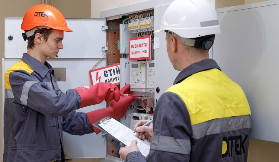 Ситуація зі світлом в Києві: понад 5800 будинків без електрики, що кажуть про заживлення