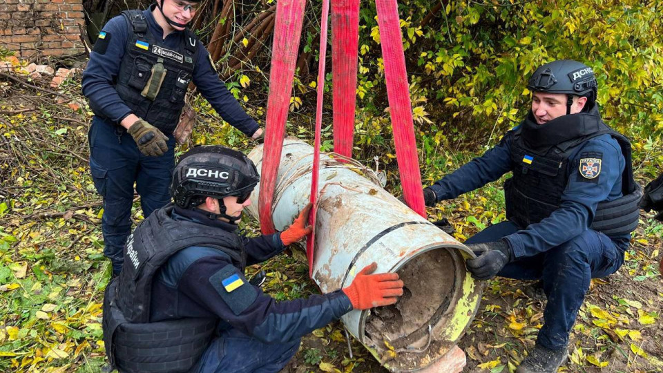 На Чернігівщині бойова частина ракети «Іскандер-К» впала на присадибну ділянку – фото