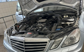 Українка дорогою до Румунії намагалася сховати під капотом Mercedes $970 тисяч