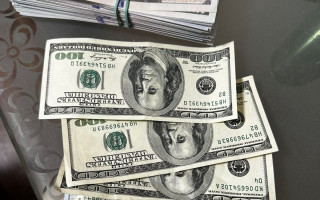 $20 тисяч – за поїздку до Румунії, $13 тисяч — за бронювання: у Києві затримали двох організаторів незаконних схем