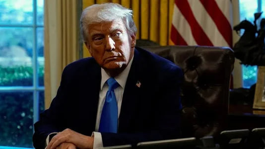 Администрация Трампа начала массовые увольнения госслужащих во время шатдауна