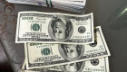 $20 тисяч – за поїздку до Румунії, $13 тисяч — за бронювання: у Києві затримали двох організаторів незаконних схем