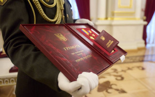 Зеленський вручив ордени «Золота Зірка» українським героям та родинам загиблих воїнів