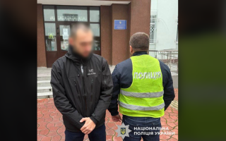 У Києві п’яний чоловік погрожував музиканту з інвалідністю, бо той не захотів співати російською