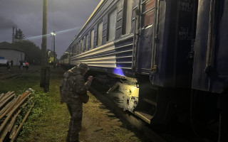 На станції Бурштин зупинили потяг через повідомлення про вибухівку — загрозу не підтвердили