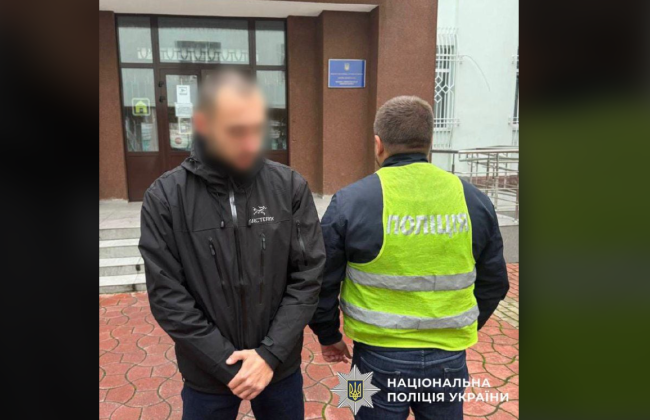 У Києві п’яний чоловік погрожував музиканту з інвалідністю, бо той не захотів співати російською