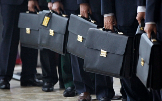 В Китае более 100 чиновников годами получали пособия по безработице