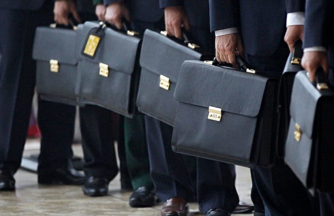 В Китае более 100 чиновников годами получали пособия по безработице