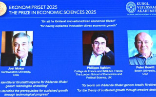 Нобелевскую премию по экономике 2025 года получили Джоэль Мокир, Филип Агион и Питер Ховитт