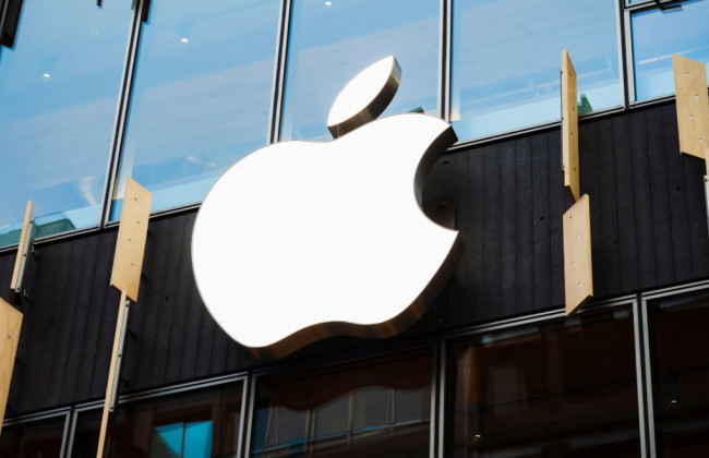 Apple обвиняют в незаконном использовании материалов для обучения ИИ