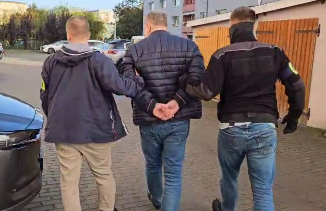 В Польше задержали мужчину, который отправлял недетский контент несовершеннолетним девочкам из Киева