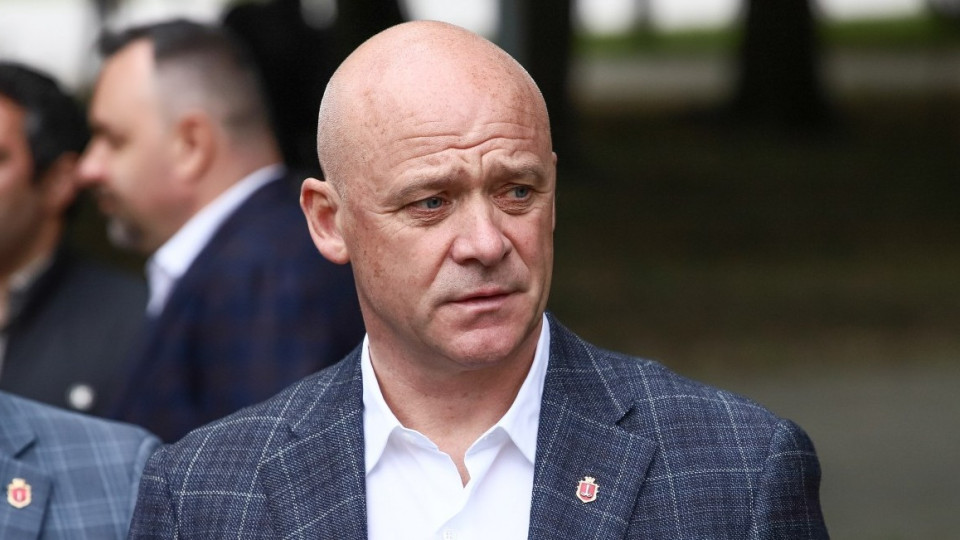 Зеленского просят прекратить гражданство Труханова в случае обнаружения паспорта РФ
