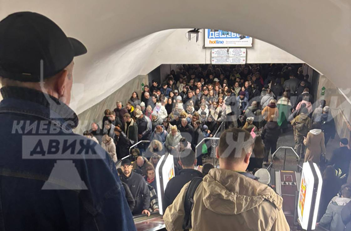 В Киеве пропал свет на двух станциях метро