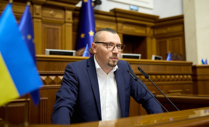 Президент имеет полномочия ввести военную администрацию населенного пункта в любой общине Украины – Виталий Безгин