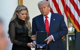 Трамп посмертно нагородив Чарлі Кірка Президентською медаллю Свободи